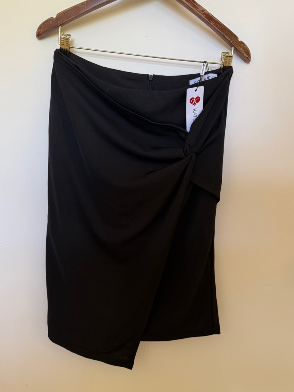 Kate Kasin Women black midi skirt with ruched detail detail size L